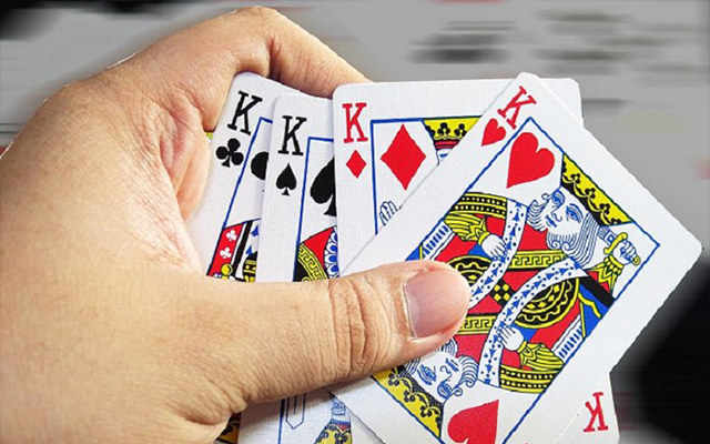 Bí quyết cách đánh bài tiến lên luôn thắng khi có tứ quý hoặc 3,4 đôi thông Bí quyết cách đánh bài tiến lên luôn thắng khi có tứ quý hoặc 3,4 đôi thông