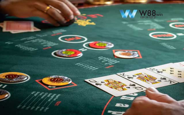 Tất Tần Tật Biến Thể Game Poker Dành Cho Bet Thủ Chuyên Nghiệp 5 Tìm hiểu sơ lược về Poker và các biến thể.